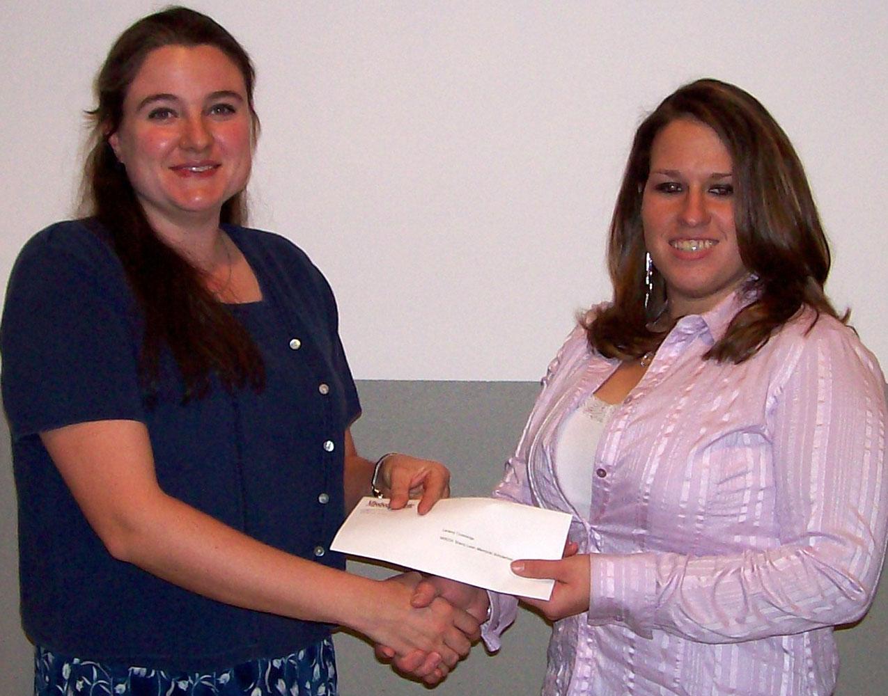 Laramy Cummings, right, is presented the Mississippi Eventing and Dressage Association/Sherry Levin Memorial Scholarship. Jenna Schilling, MEDA membership coordinator, presented the award. (Photo by Wes Schilling/MSU)