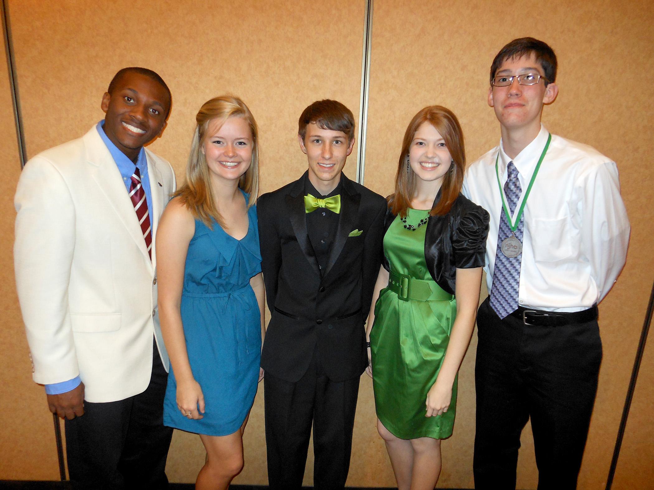 The Pearl River County 4-H horticulture judging/identification team placed eighth in the National Junior Horticultural Association Convention Oct. 5-8 in Wisconsin. Tate County 4-H’er Brock Rentz placed second in the Speaking for Horticulture contest at this convention. Pictured from left are Donnie Lindsey, Elsa Schmitz, Bradley Guillot, Emily Bordelon and Rentz. (Photo by MSU Extension Service/Meagan Scott)